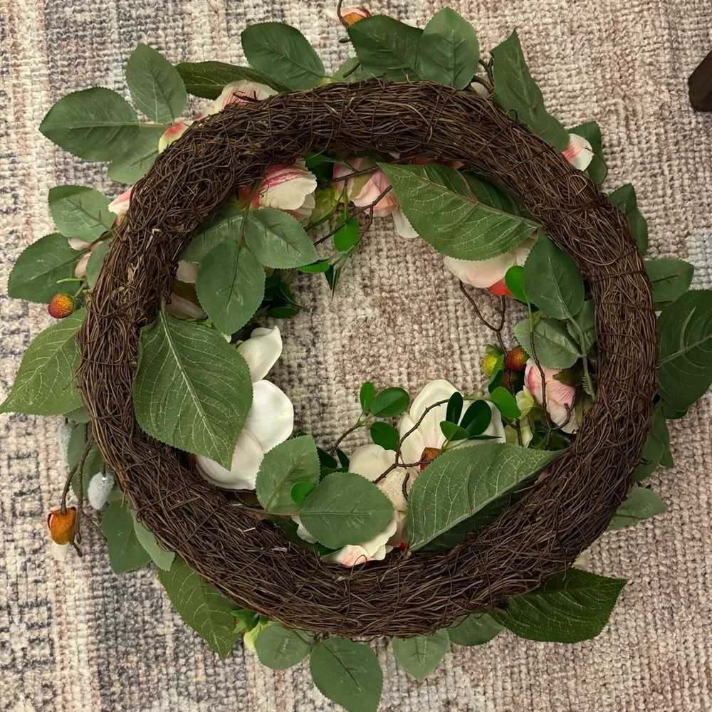 Mixed Rose / Hydrangea  |,Magnolia/ Spring Wreath 22”